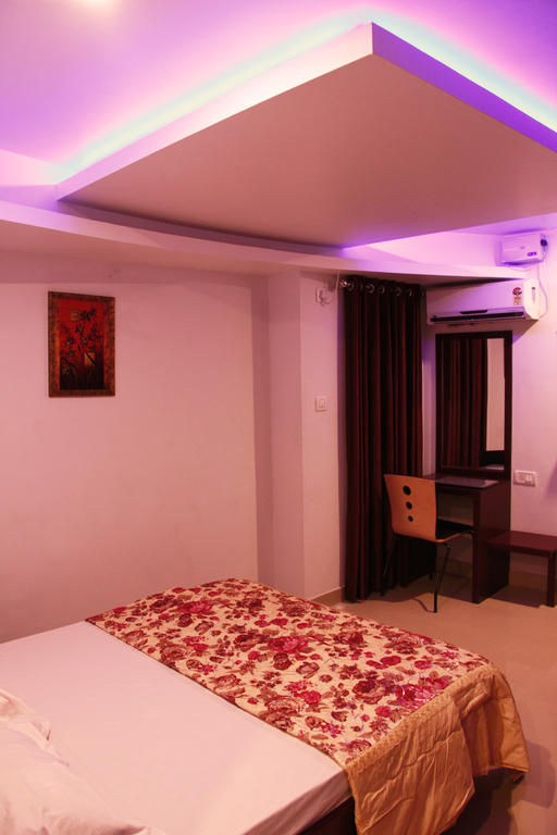 The Signature Inn Бангалор Екстериор снимка