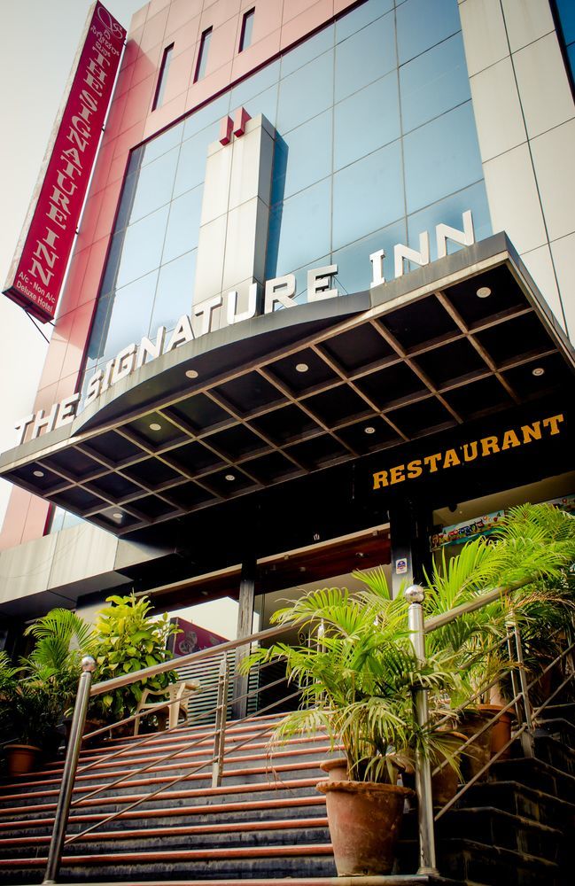 The Signature Inn Бангалор Екстериор снимка